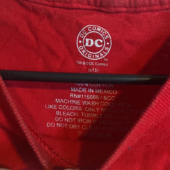 Red, sized small Flash DC graphic tee. - Picture 2 of 3